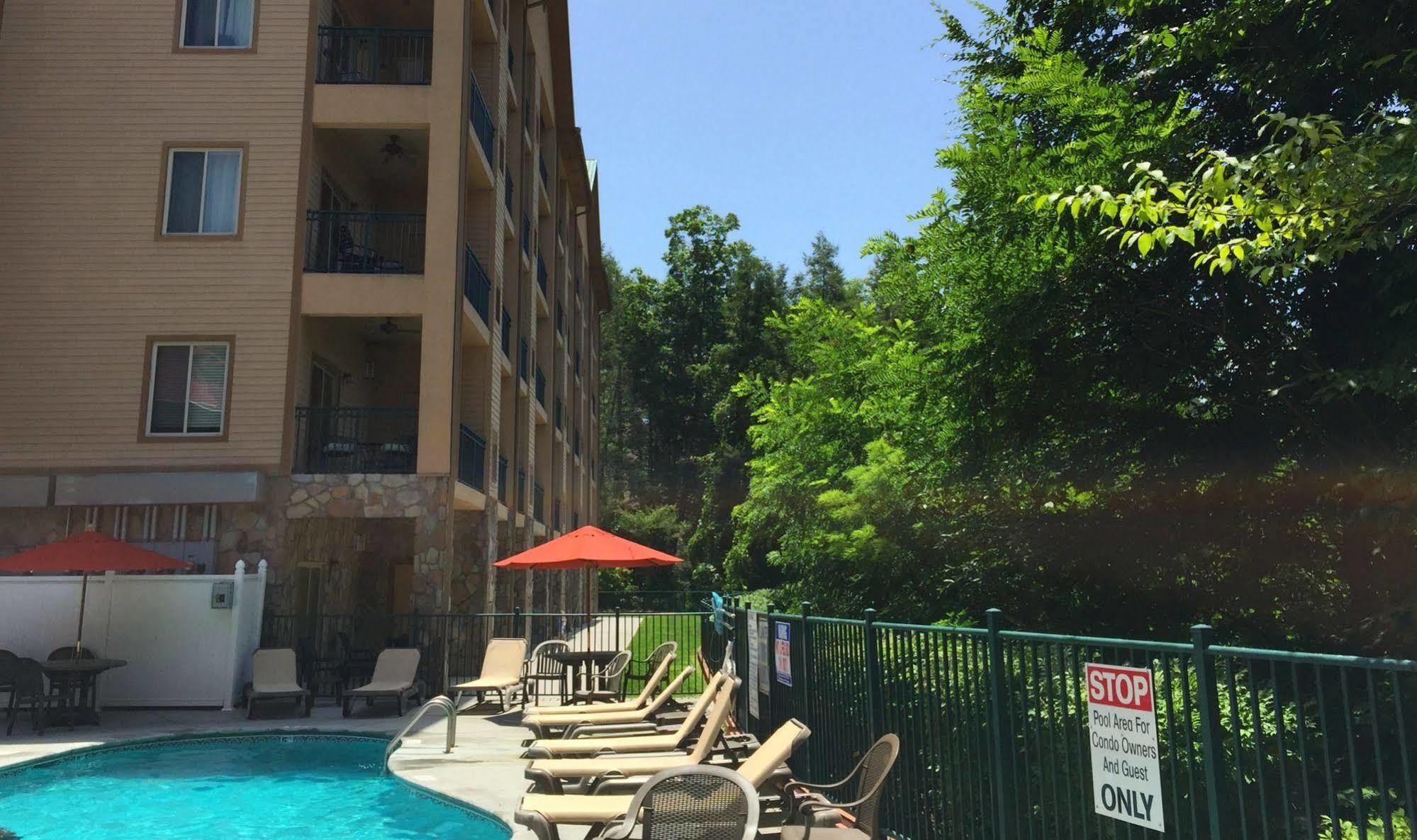 גטלינבורג Summit Manor Condominiums מראה חיצוני תמונה